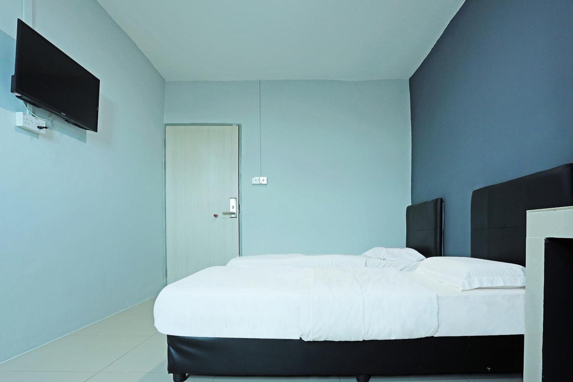 Super Oyo 90478 Marina World Hotel Kuching Luaran gambar