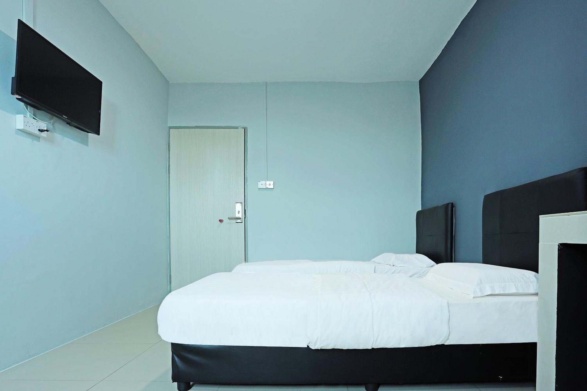 Super Oyo 90478 Marina World Hotel Kuching Luaran gambar
