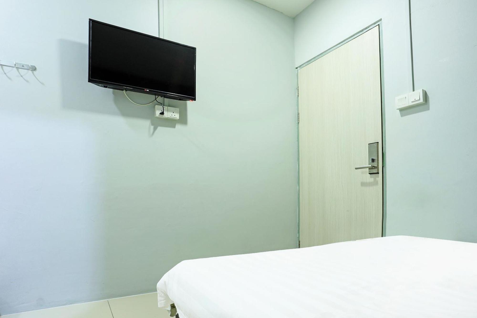 Super Oyo 90478 Marina World Hotel Kuching Luaran gambar
