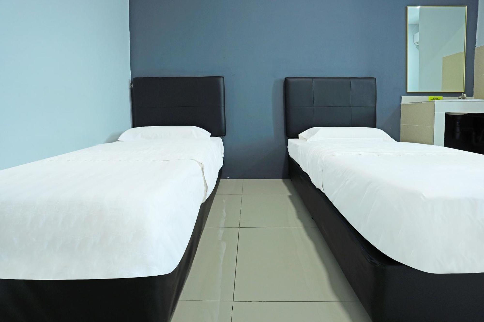 Super Oyo 90478 Marina World Hotel Kuching Luaran gambar