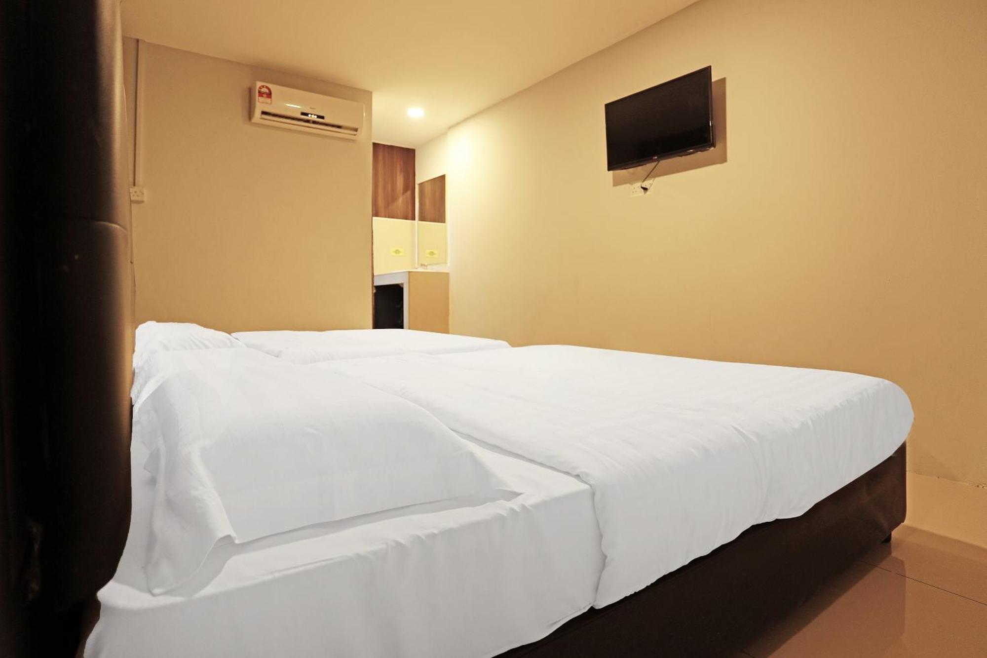 Super Oyo 90478 Marina World Hotel Kuching Luaran gambar