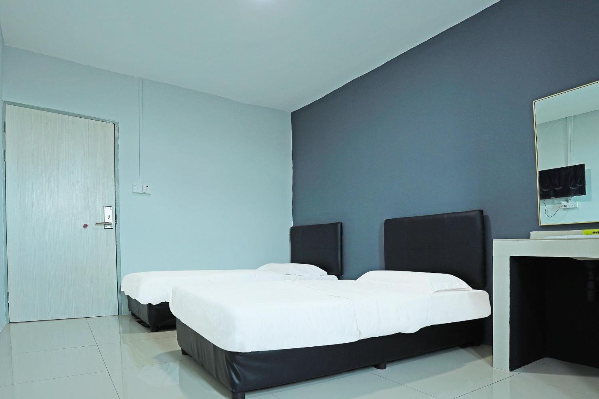 Super Oyo 90478 Marina World Hotel Kuching Luaran gambar