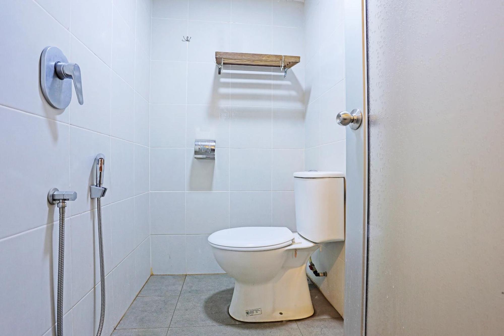 Super Oyo 90478 Marina World Hotel Kuching Luaran gambar
